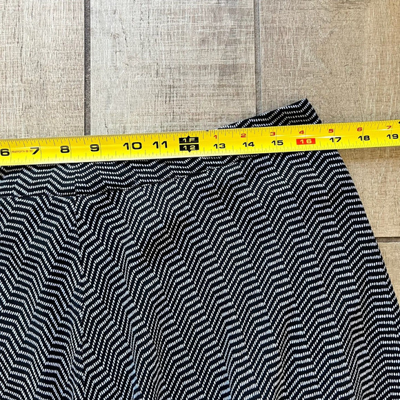 Vince Camuto Womens Skirt Size Medium Black White Mini Geometric Side Zipper - Picture 4 of 7